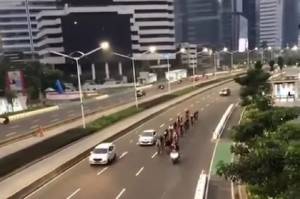 Video Rombongan Road Bike di Luar Jalur Sepeda, Warganet: Manusia-Manusia Arogan