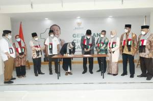 UAH Salurkan Donasi Rp6,3 M ke Baznas untuk Beasiswa Pelajar Palestina di Indonesia