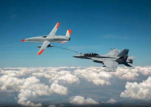 Drone Buatan Boeing Sukses Isi Bahan Bakar Pesawat Jet Tempur saat di Angkasa