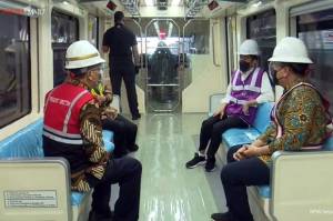 Jajal Kereta LRT Buatan INKA, Jokowi: Tanpa Suara, Nyaman Sekali