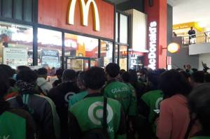 Ojol Berkerumun di McDonald’s, Warganet Singgung Proses Hukum yang Dijalani Habib Rizieq