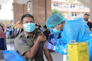 Baru Dibuka, Pendaftaran Vaksin di Kota Tangerang Diserbu Warga