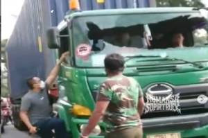 Mobil Pajero Hitam yang Pengemudinya Rusak Truk Kontainer di Tanjung Priok Viral di Media Sosial