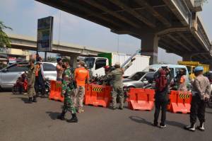 PPKM Darurat Kota Bekasi, Ratusan Kendaraan Putar Balik di Kalimalang