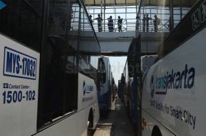 Mulai Besok Bus Transjakarta Hanya Beroperasi untuk Pekerja Sektor Esensial dan Kritikal