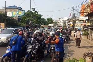 Imbas Penyekatan, Jalan Ir H Juanda Ciputat Macet 2 Kilometer