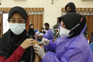 Persiapan PTM, Ratusan Siswa Ikuti Vaksinasi Massal di Gedung Adisutjipto Yogya