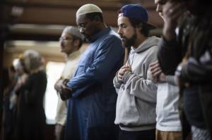 Serial Pemenang Golden Globe tentang Pemuda Muslim di Amerika Tayang di Lionsgate Play Indonesia