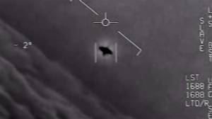 Mantan Staf Pentagon Bocorkan Rekaman 23 Menit Penampakan UFO Terbaru
