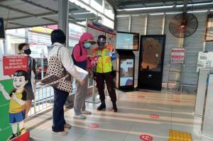 PPKM Diperpanjang, Penumpang KRL Commuter Line di Stasiun Rawa Buaya Sepi