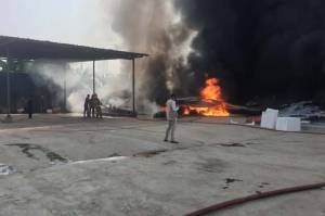 Pabrik Sterofoam di Bogor Terbakar, Belasan Truk Pemadam Diterjunkan
