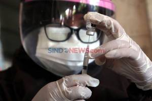 Ratusan Petugas PMI Kota Tangerang Disuntik Vaksin Dosis Ketiga