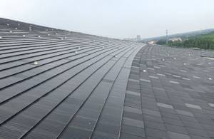 Atap Plus Panel Surya, Solusi Pembangkit Listrik Gedung Ramah Lingkungan