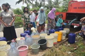 Ribuan Warga Bekasi di 9 Kecamatan Kesulitan Air Bersih, Sungai Tercemar Limbah Industri