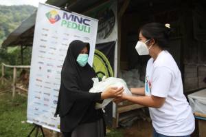 Berbagi ke Sesama, MNC Peduli Salurkan Sembako untuk Warga Cisadon Bogor