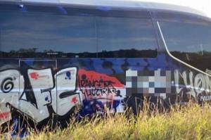 Fans Rangers Teror Lyon, Bus Pemain Dicoret-coret