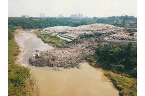 Limbah Dibuang ke Sungai Cisadane, Diduga dari Pengepul Plastik Bekas