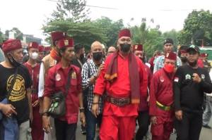 Oknum Ormas Hina Suku Betawi, Ratusan Jawara Bekasi Datangi Kantor Polisi