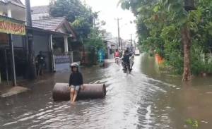 Hujan Deras Rendam Perumahan di Bekasi