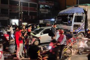 Terlibat Tabrakan Beruntun di Ciputat, 2 Motor Masih Terjepit Truk