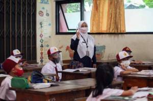 PTM SD di Tangerang Bikin Siswa Tegang dan Takut, Guru Diminta Putar Lagu saat Mengajar