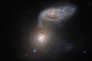 Teleskop Hubble Merekam Gambar Dua Galaksi yang Bertabrakan