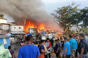 Permukiman Padat Penduduk di Koja Terbakar, 18 Mobil Damkar Dikerahkan