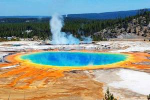 Bergemuruh, Ahli Prediksi Kekuatan Letusan Gunung Berapi Yellowstone Melebihi 1.000 Bom Atom