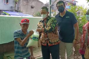 MNC Peduli Salurkan Beras untuk Difabel dan Lansia di Petojo Utara