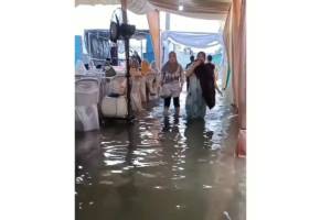 Banjir Rob Rendam Sejumlah Titik di Jakut, Lokasi Pesta Pernikahan Tergenang Air