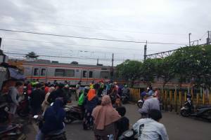 KRL Anjlok di Sudimara Tangsel Diperbaiki, Akses Jalan Ditutup