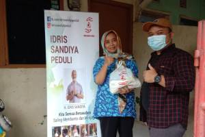 Bantu Masyarakat, Idris Sandiya Peduli Bagikan Ribuan Paket Sembako