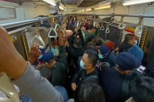 Pengguna KRL Commuter Line Senin Pagi Capai 137.791 Orang