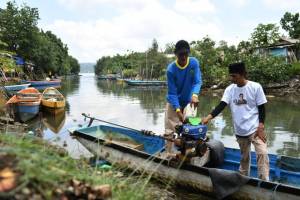 Lewat Program BBM Murah, Relawan Sandi Bantu Ringankan Beban Nelayan di Cilacap