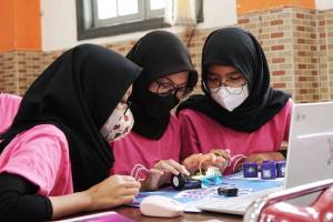Siapkan Ahli Teknologi Wanita, Girls’ Tech Day Hadir di Indonesia