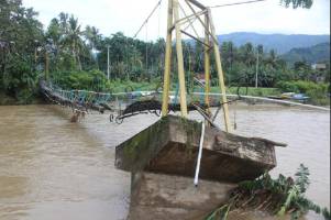 Diterjang Banjir Usai Hujan Deras, 1 Rumah di Kolaka Utara Hanyut, Jembatan Putus