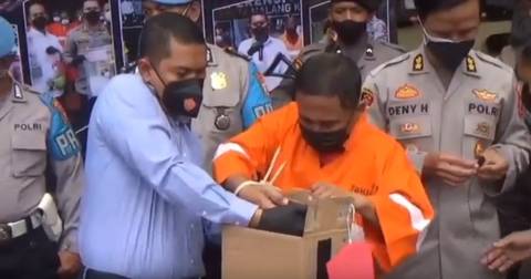 Dukun Pengganda Uang di Malang Ditangkap, Barang Bukti Uang Tunai Rp500 Juta Disita