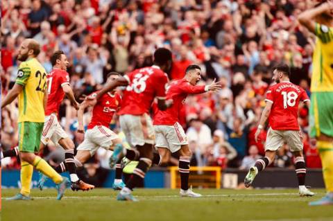 Manchester United vs Norwich City: Ronaldo Hat-trick, The Red Devils Jaga  Kans 4 Besar