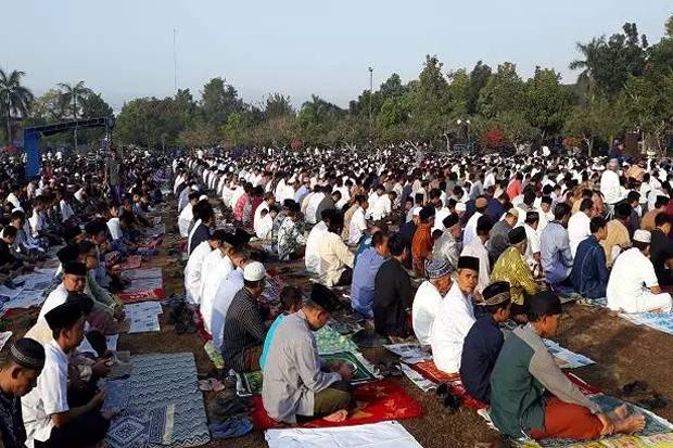 Masyarakat Dianjurkan Salat Idul Adha di  Lingkungan  Sekitar 
