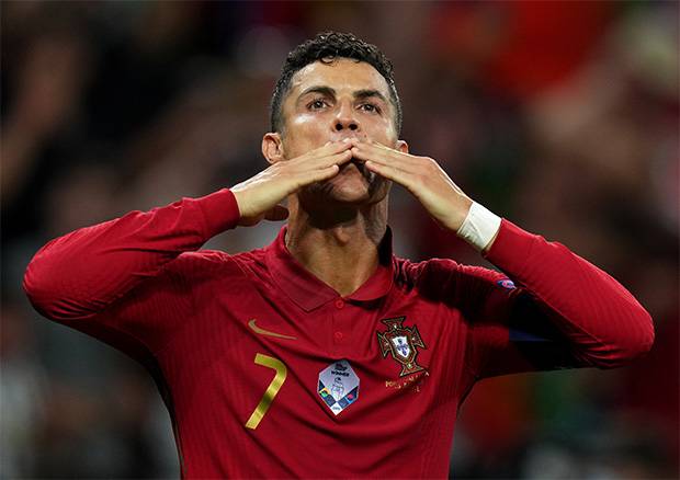 Sentuh Rekor Ali Daei, Cristiano Ronaldo Pencetak Gol Timnas Terbanyak  Sepanjang Masa