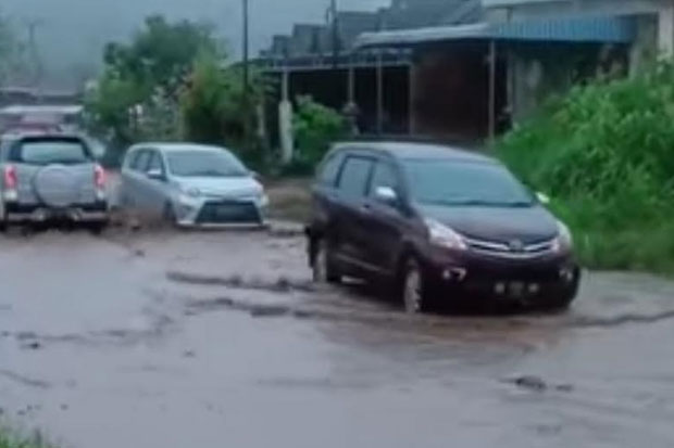 Diguyur Hujan, Jalan Poros Wajo-Soppeng Digenangi Banjir