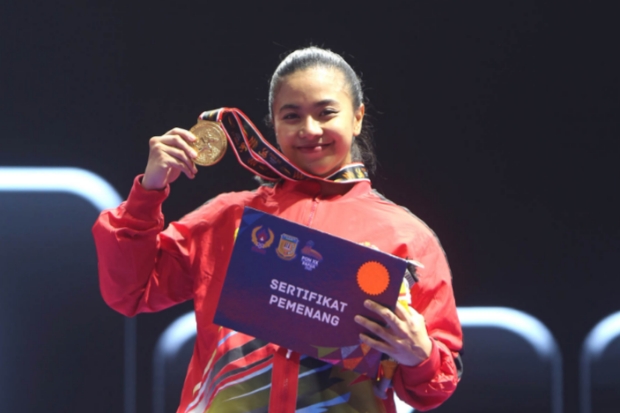 Sabet Emas, Karateka Sulsel Krisda Putri Tumbangkan Juara Bertahan PON Jabar