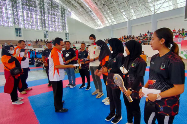 Atlet Karate Sulsel Peraih Medali Emas di PON Papua Dapat Bonus Rp600 Juta