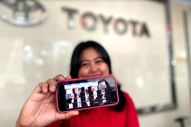 Kalla Toyota Kolaborasi Dinkes Makassar Sosialisasi Pentingnya Vaksinasi Booster