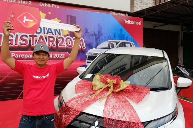 Outlet Telkomsel dari Sidrap Menangkan Hadiah Mobil Mitsubishi Expander