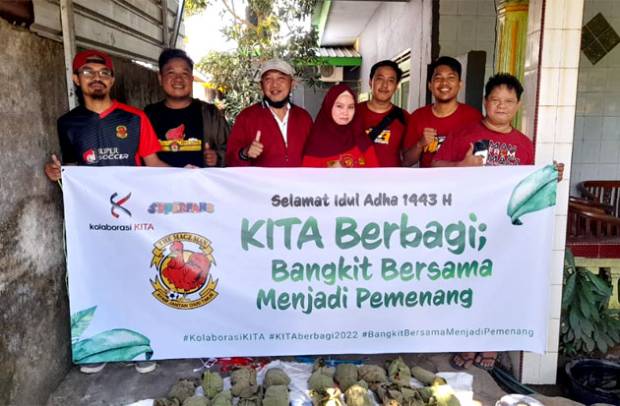 103 Komunitas Lintas Hobi di Makassar Bagikan Kurban dengan Wadah Ramah Lingkungan