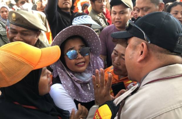 Menolak Pindah, Penertiban PKL di Anjungan Losari Diwarnai Kericuhan