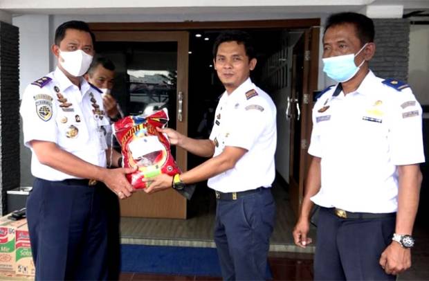 Syahbandar Utama Makassar Kirim Bantuan untuk Korban Banjir Bandang di Sulteng