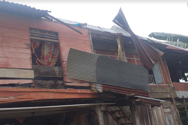 Bencana Angin Puting Beliung Terjang Lima Rumah Warga di Sinjai