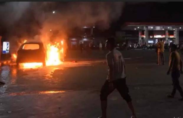 Minibus Terbakar di SPBU Kota Makassar, Terdengar Ledakan Beberapa Kali